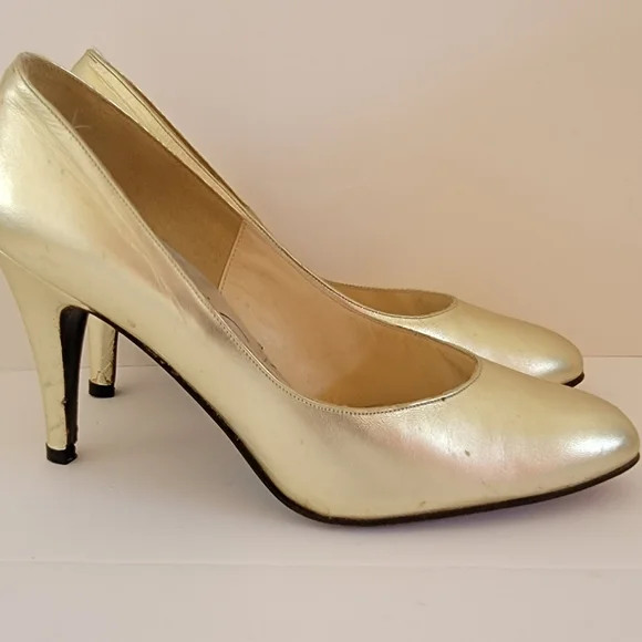 Loretta lynn double signed stage shoes with coa also signed by her. - Picture 5 of 9